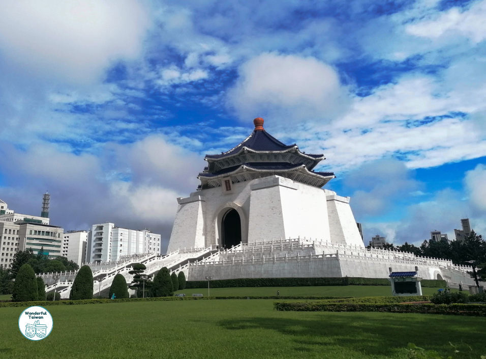 Chiang Kai-shek eml&eacute;kmű Tajpej